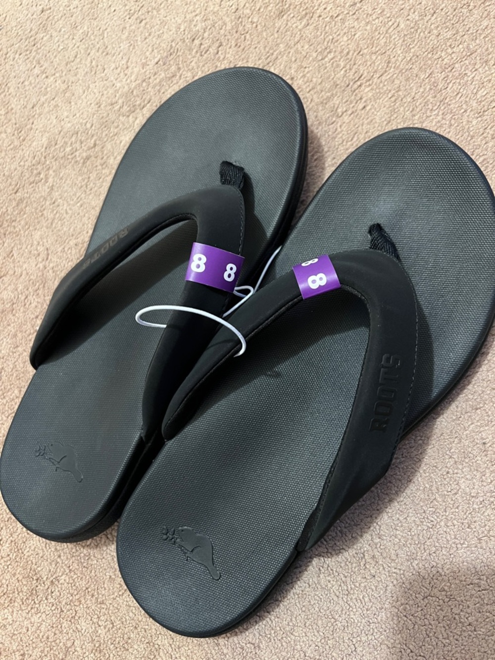 NWT Roots Black Plush Flip Flop Sandals - Size 8